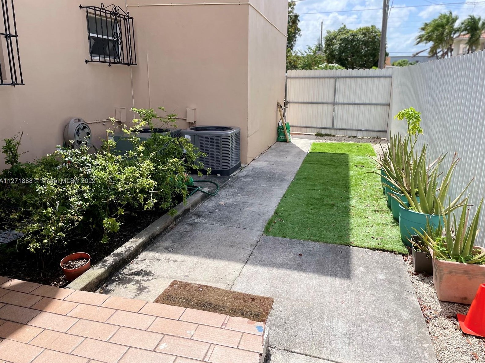 469 25th Ct, Miami, FL 33125-4445