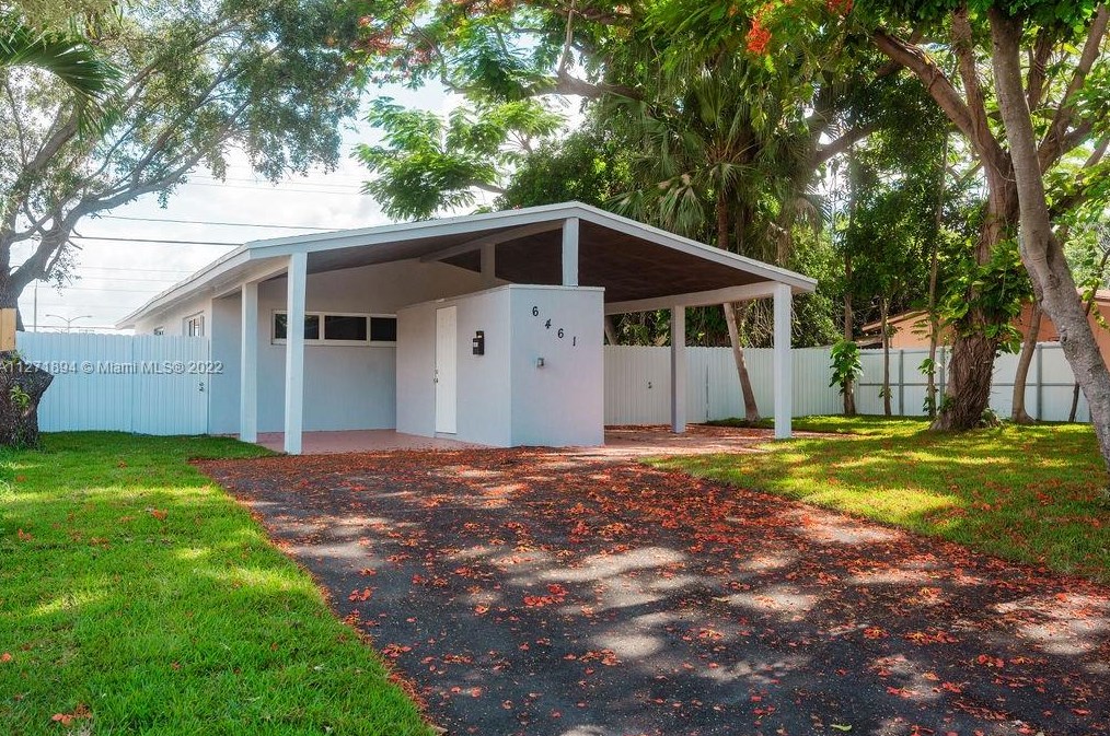 6461 Roosevelt St, Hollywood, FL 33024