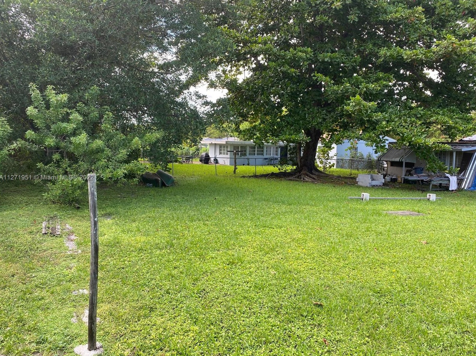 1060 142nd St, Miami, FL 33161-3316