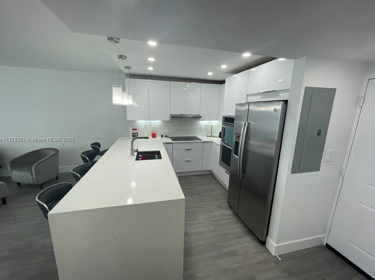 100 Bayview Dr #1123, Miami, FL 33160