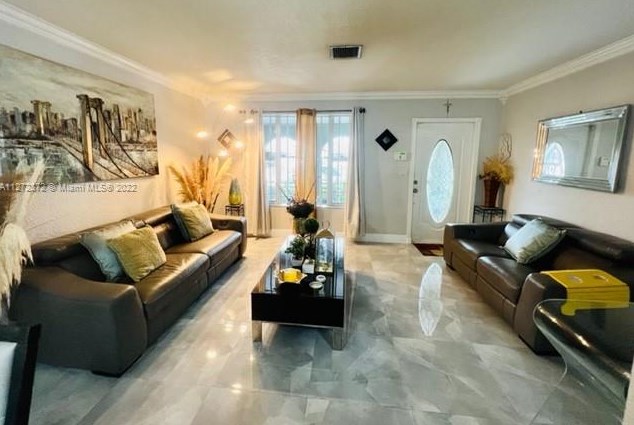 1314 W 77th St, Hialeah, FL 33014