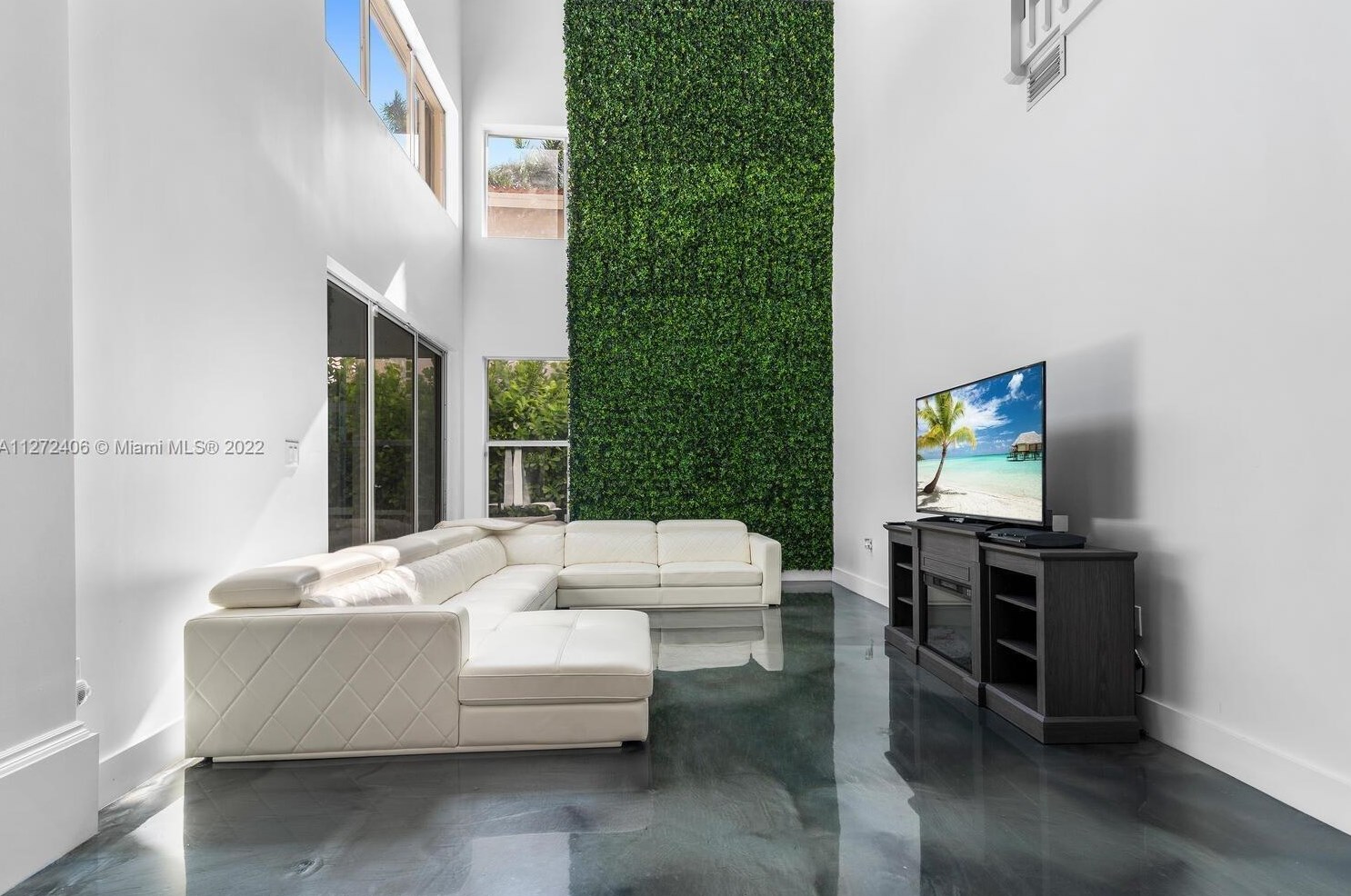 1086 Satinleaf St, Hollywood, FL 33019