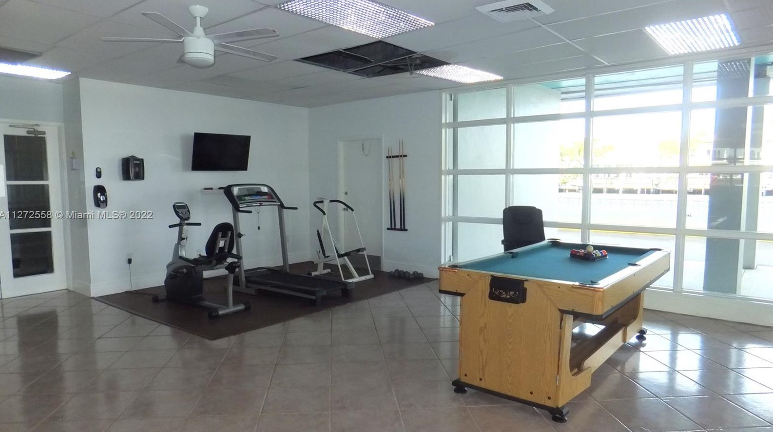 1400 Ocean Dr, Hollywood FL 33019-2381 exterior