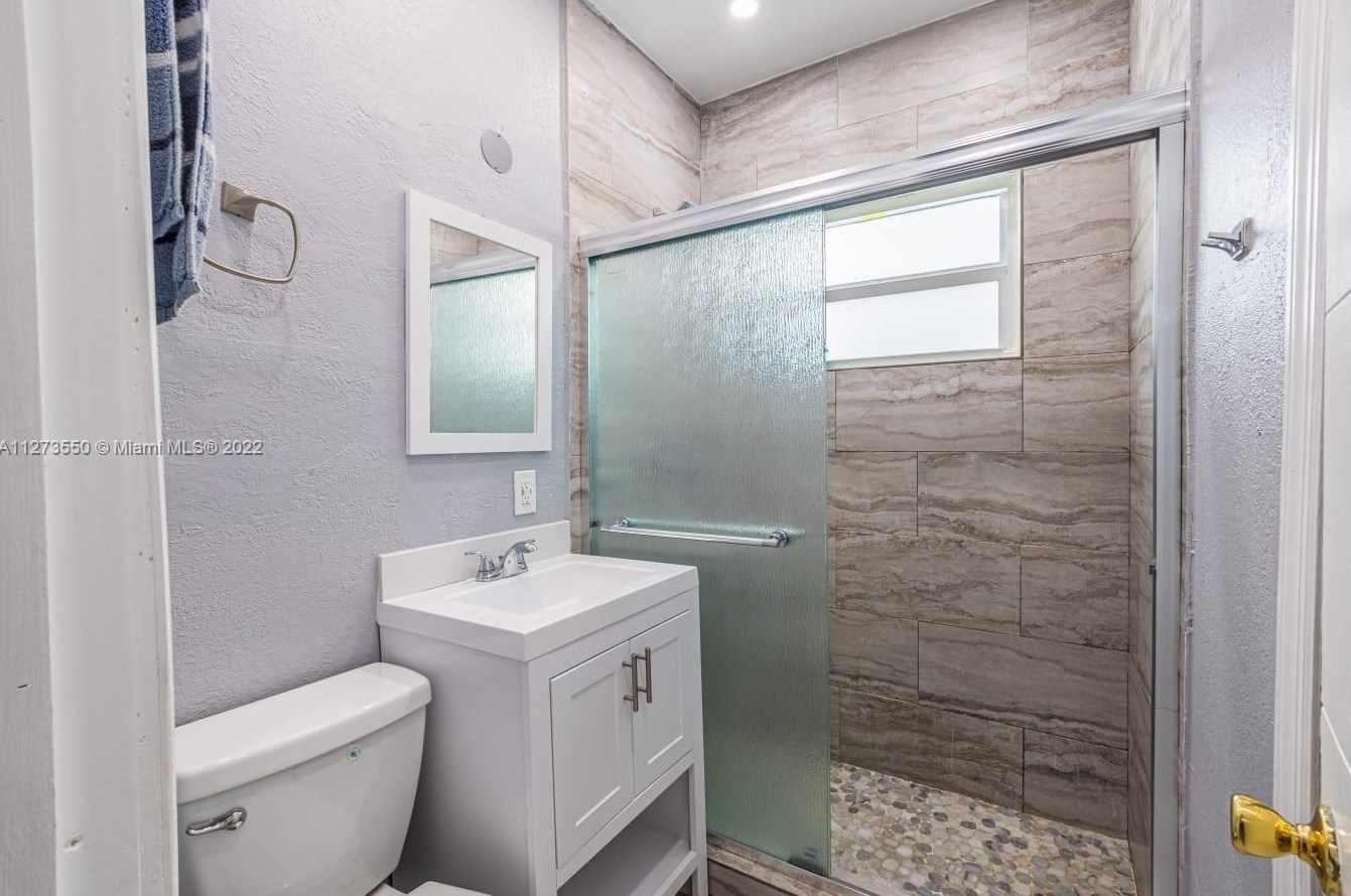 1460 35 St, Miami FL 33142-5552 exterior