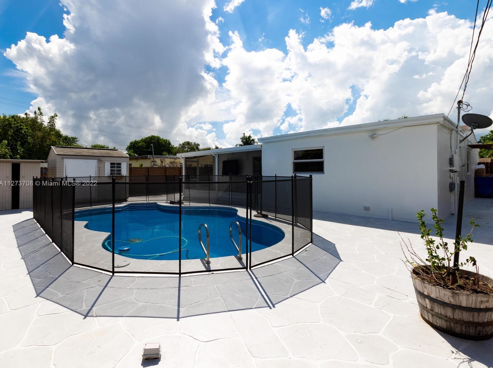 6431 Garfield St, Hollywood, FL 33024-5833