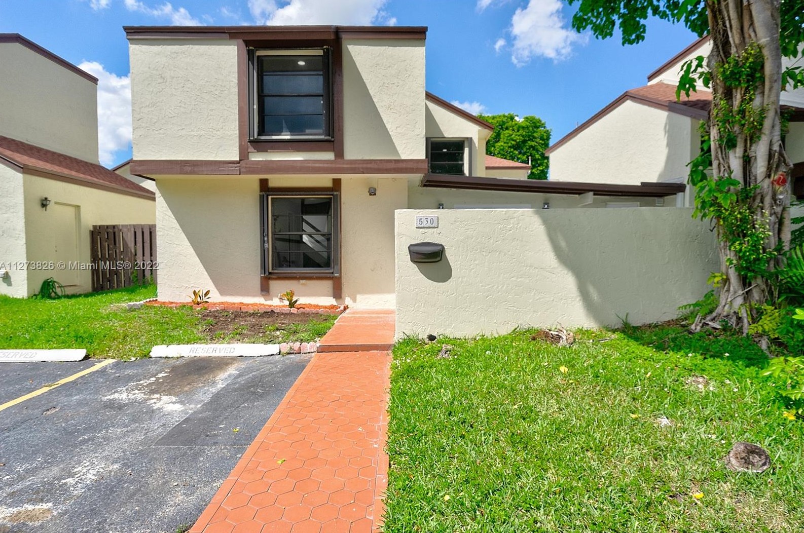 530 99th Pl, Miami, FL 33172-4047