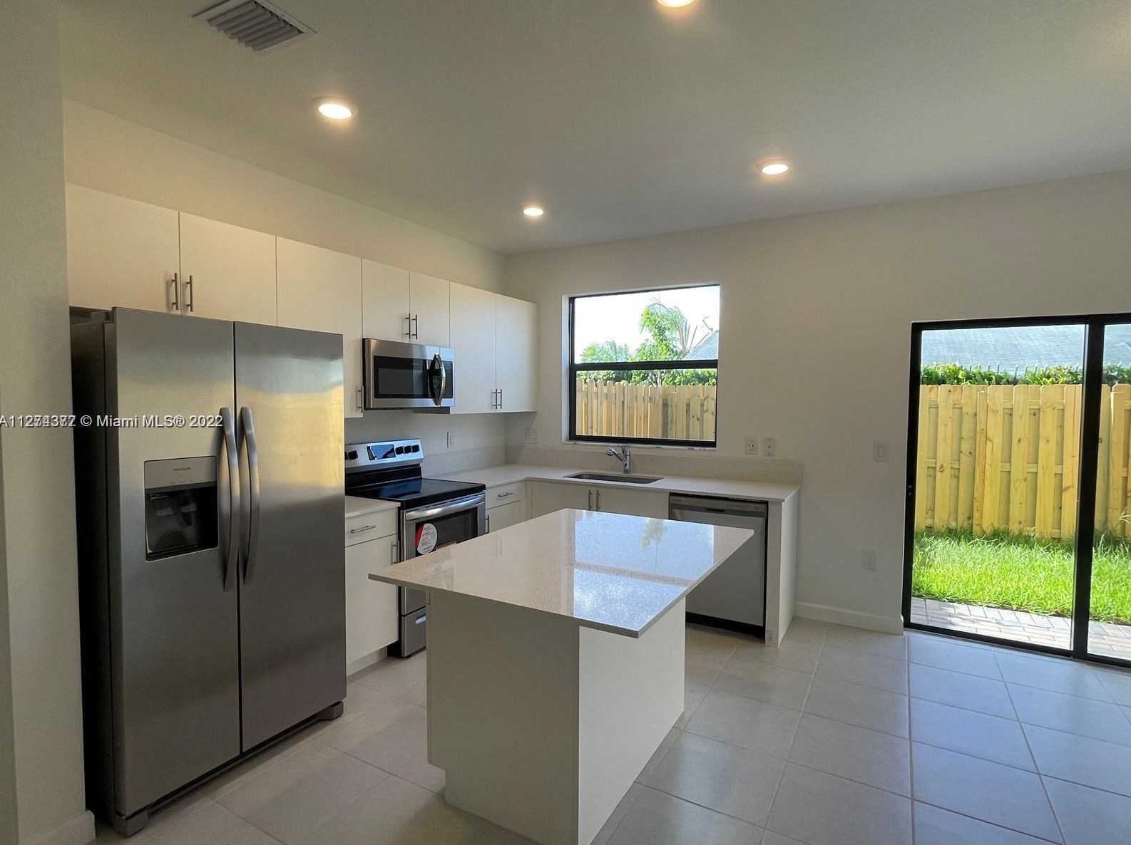 969 Ne 211th St #969, Miami, FL 33179