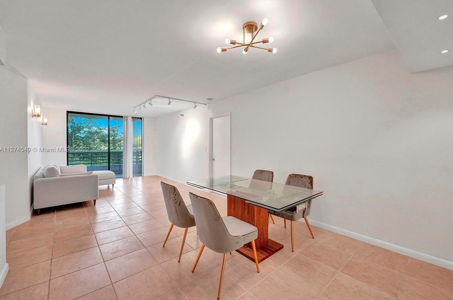 3300 Ne 191st St Apt 204, Miami, FL 33180