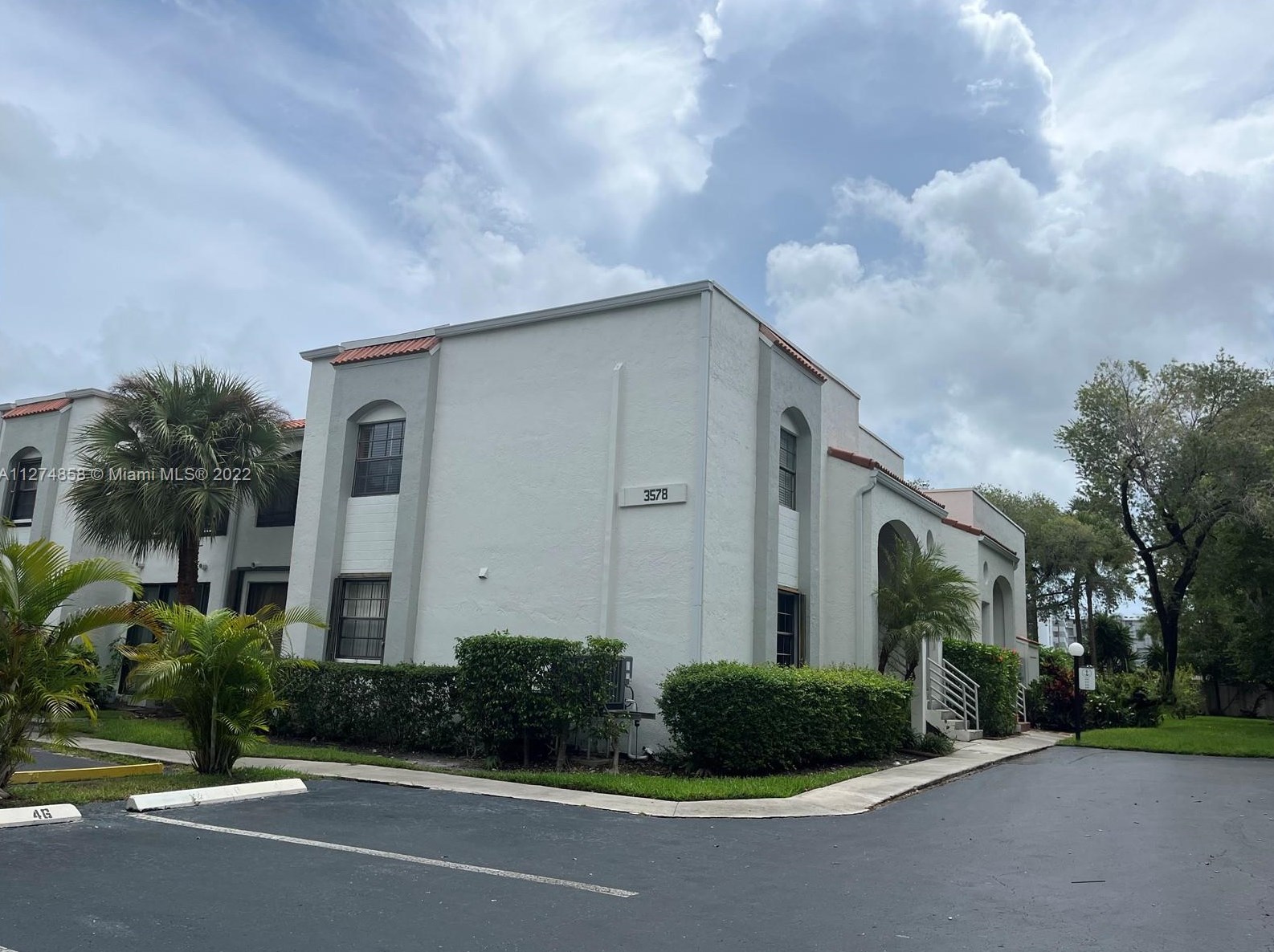 3578 Magellan Cir, Miami FL  33180-3702 exterior