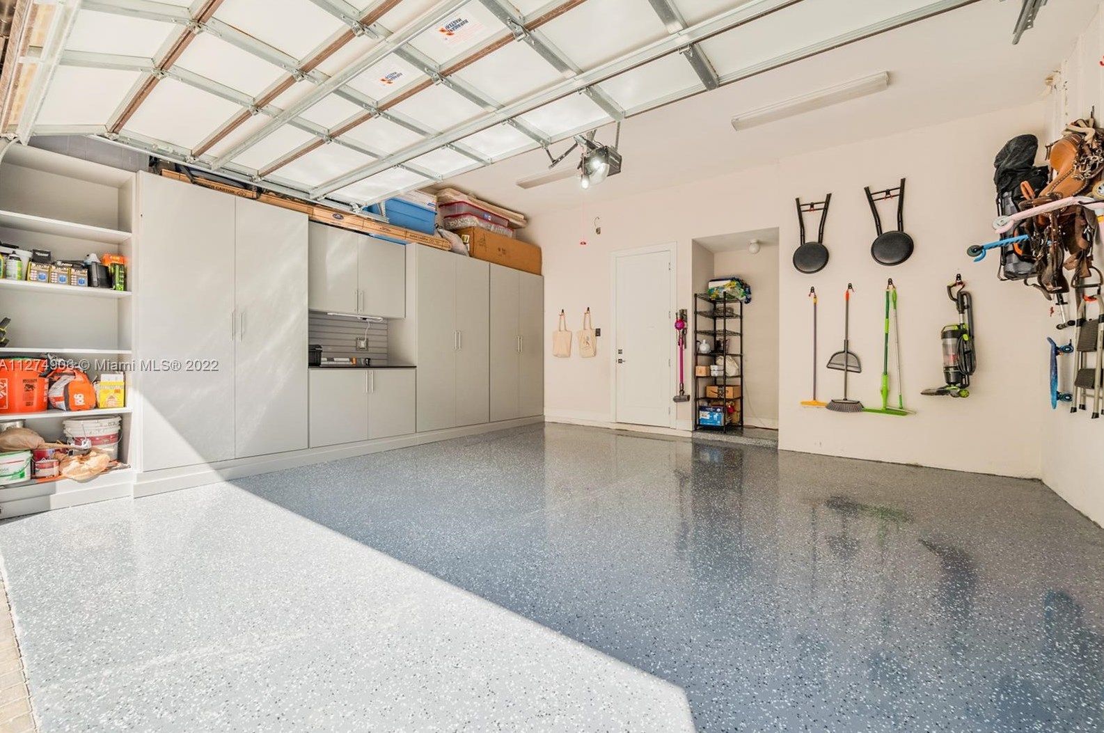 8253 44 Ter, Miami FL 33185-5323 exterior