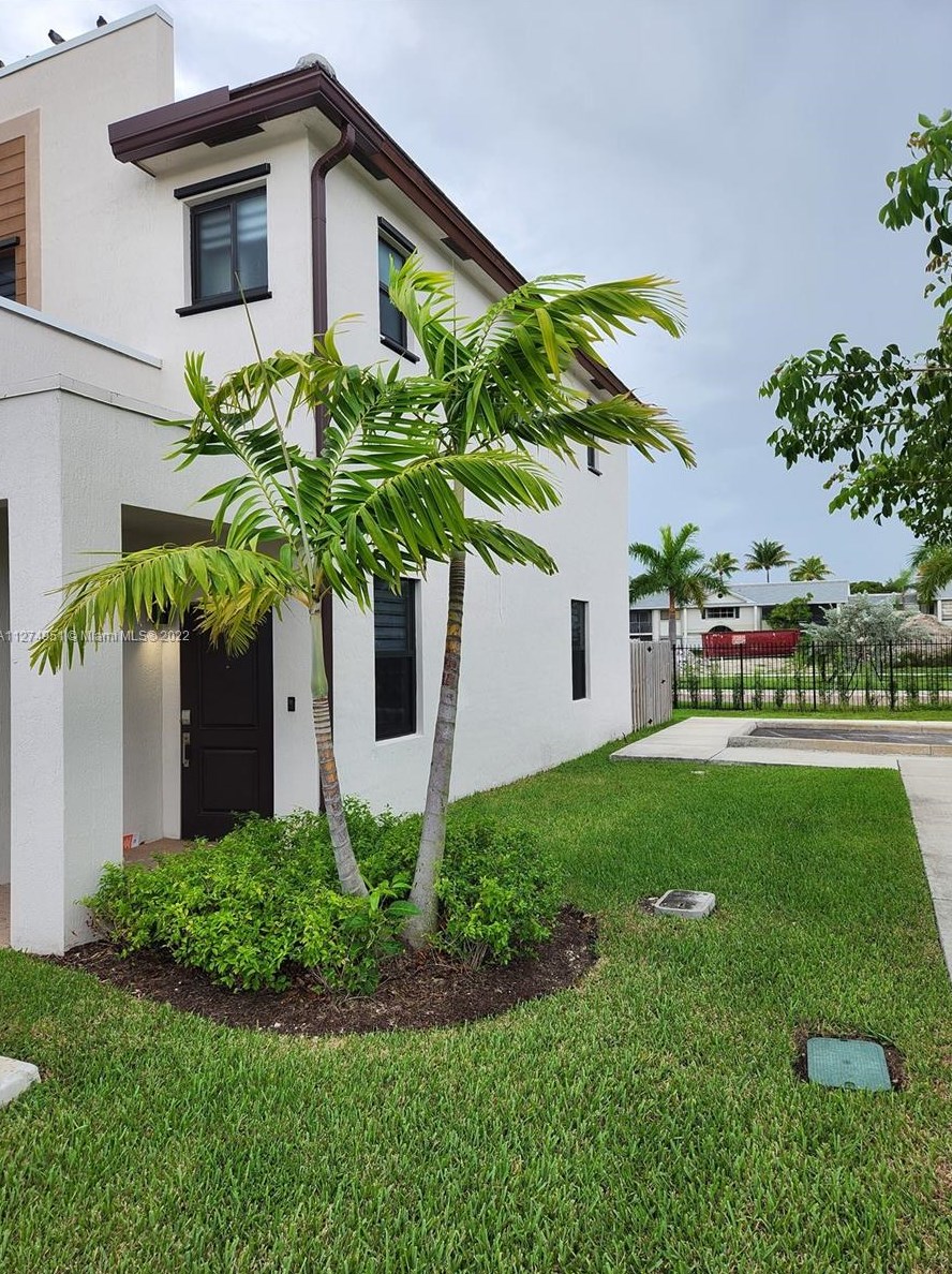 20814 5th Ct, Miami, FL 33179-1820