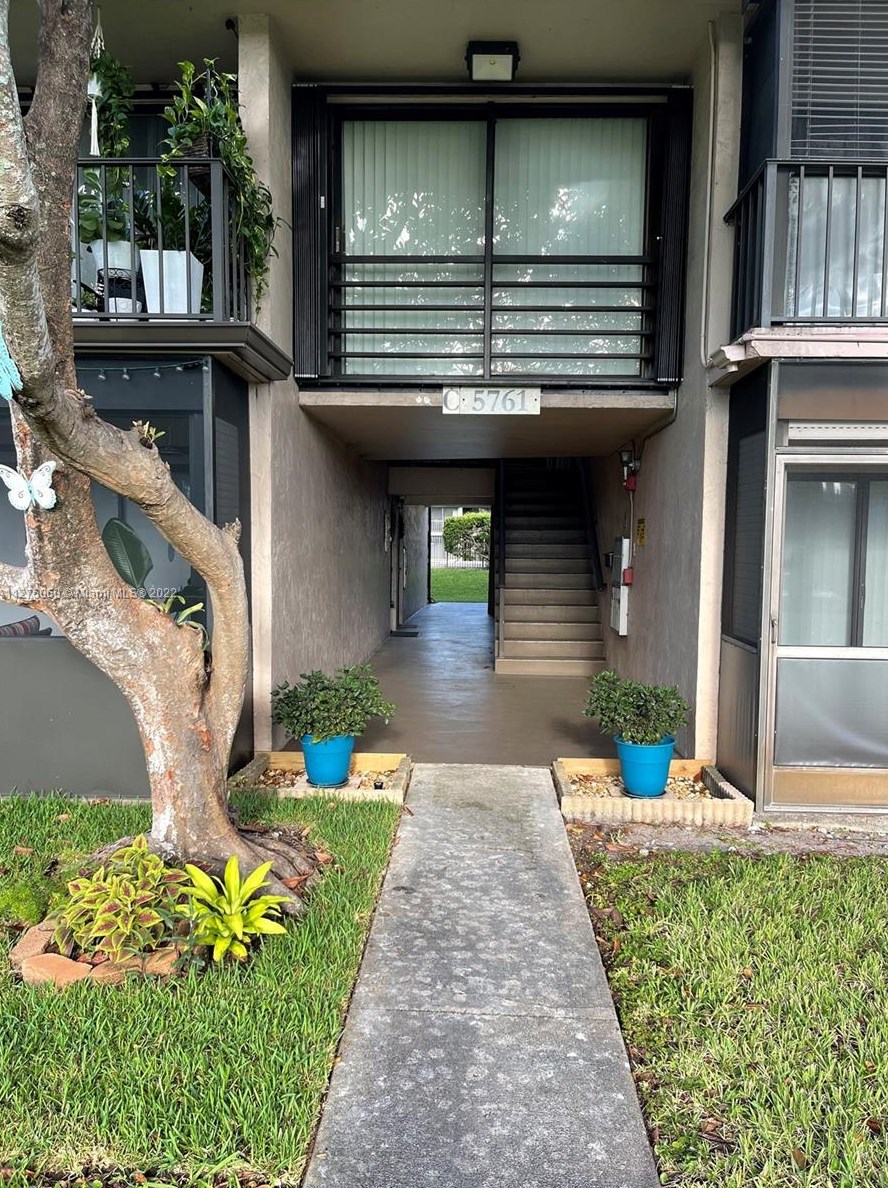 5761 Washington St, Hollywood FL  33023-7445 exterior