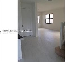 736 191st St, Miami, FL 33179-3922