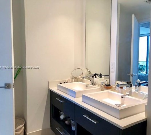 55 9th St, Miami FL 33132-1714 exterior