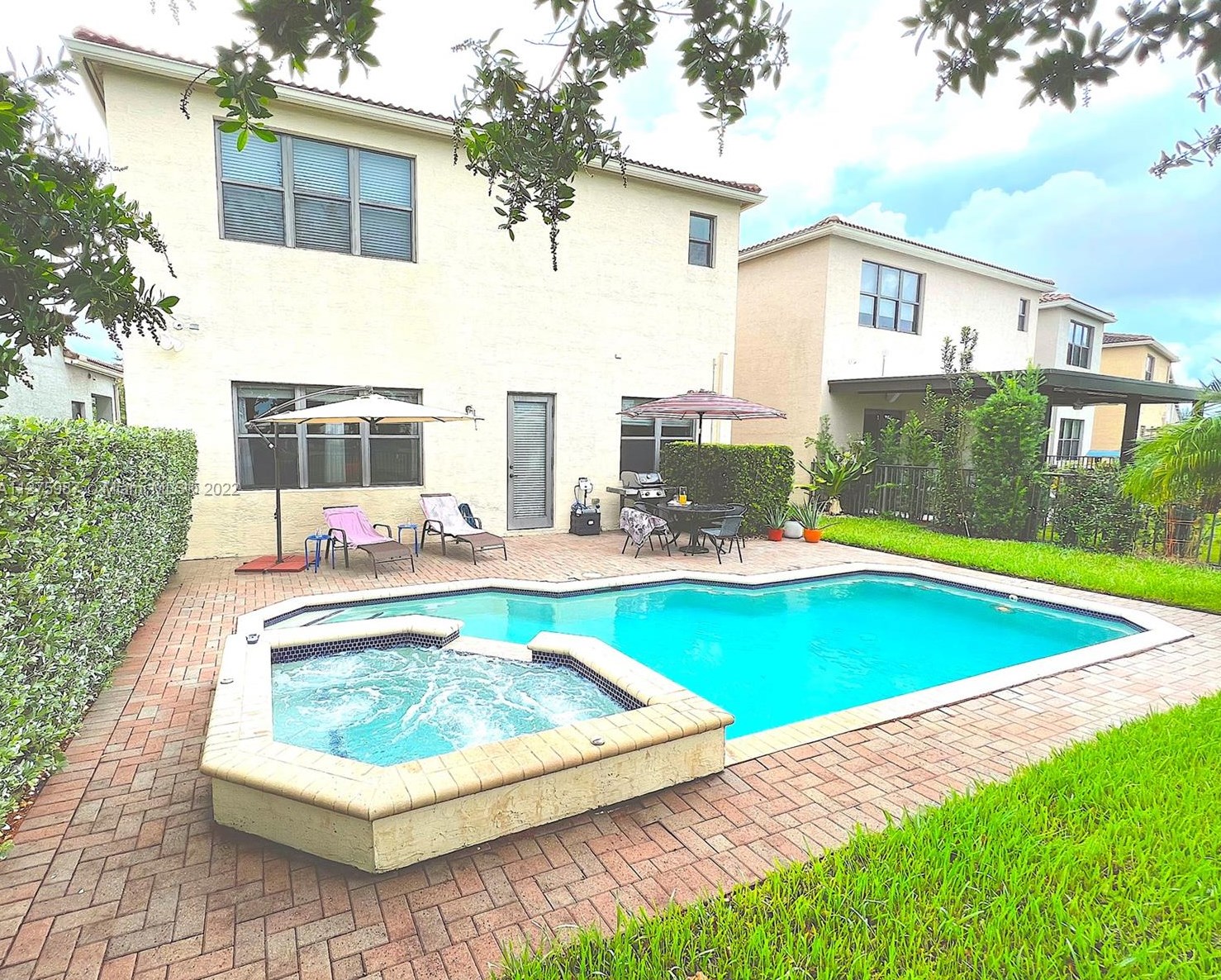 600 191st St, Miami, FL 33169-3916