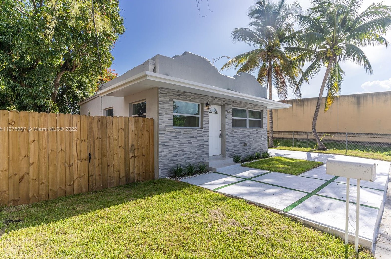 647 Nw 51st St, Miami, FL 33127