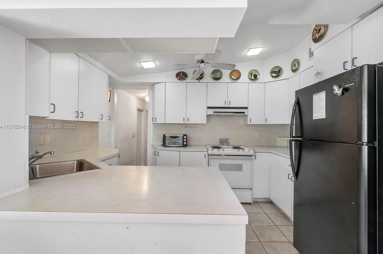 3200 Calusa St, Miami FL 33133-4731 exterior