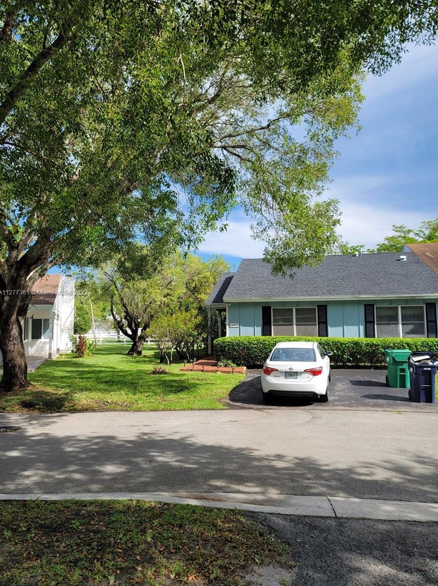 14543 142nd Court Cir, Miami, FL 33186-5627