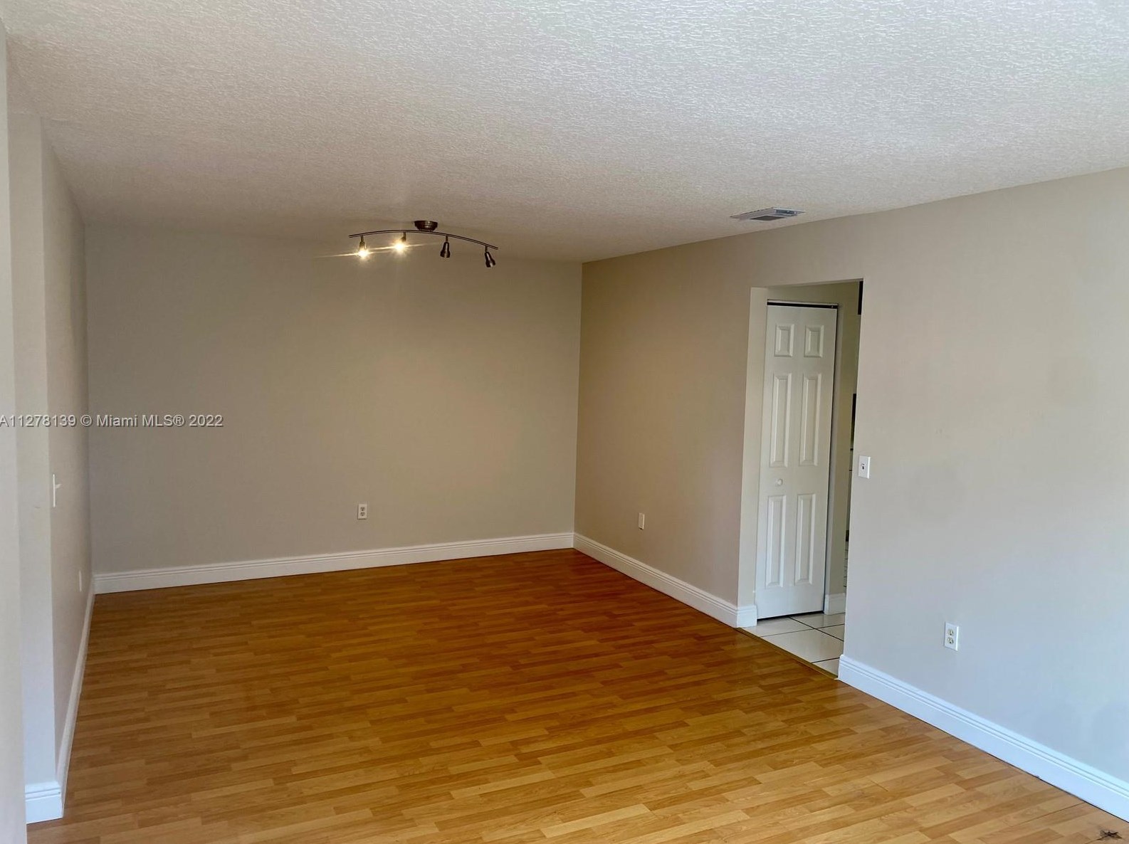 20643 93rd Ave, Miami, FL 33189-3242