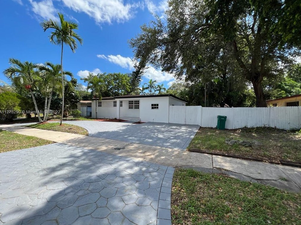 460 160th Ter, Miami, FL 33162-4339