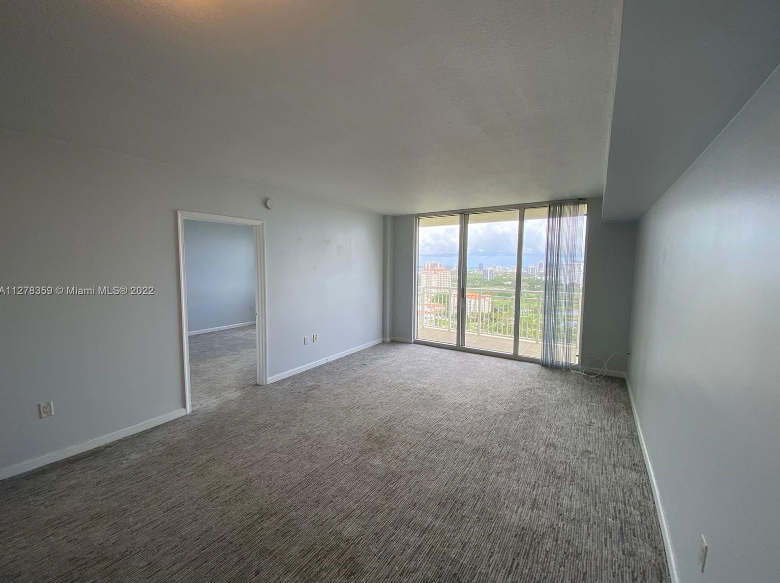 19501 W Country Club Dr #2402, Miami, FL 33180