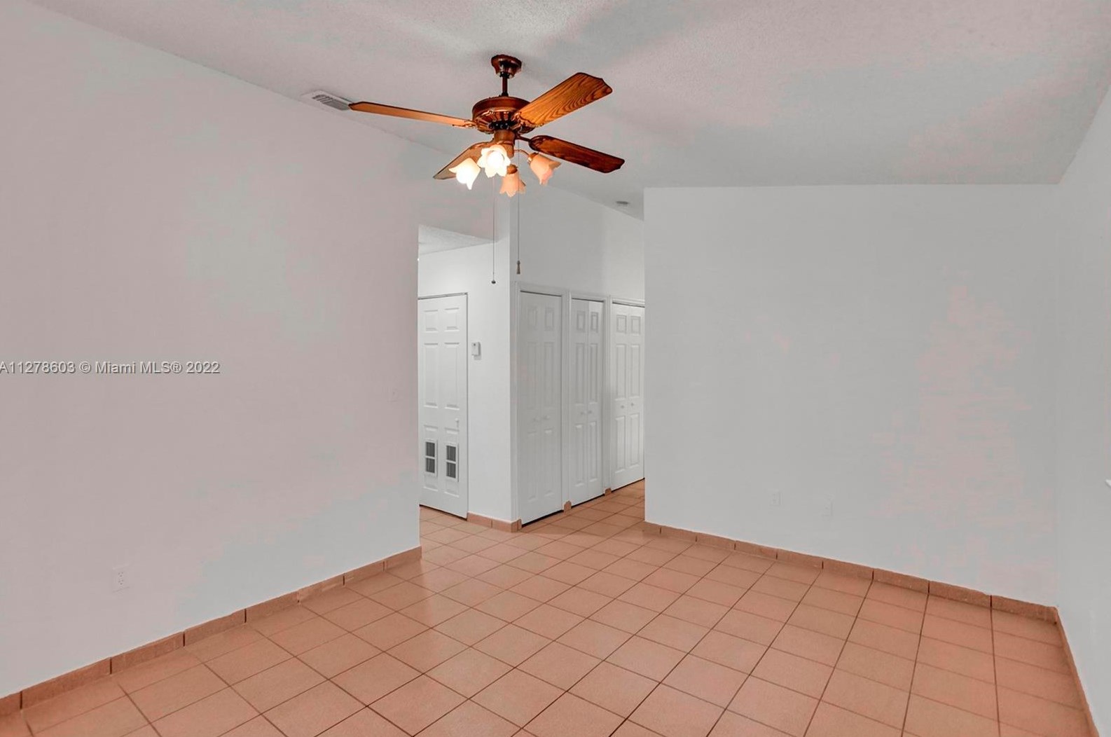 2630 W 72nd St, Hialeah, FL 33016