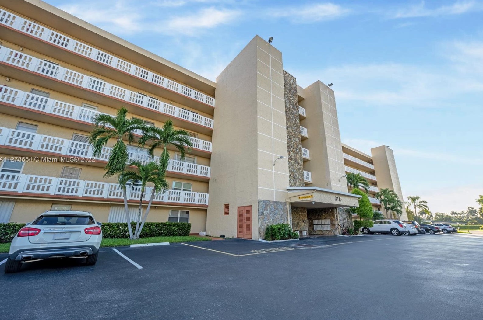 311 Se 3rd St #507, Dania Beach, FL 33004