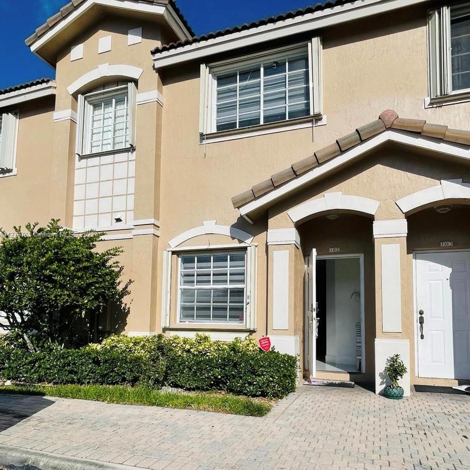 5725 Nw 114th Path #102, Miami, FL 33178