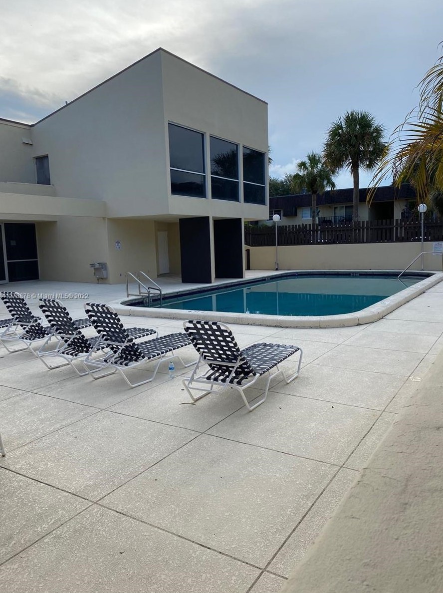 9011 138th St, Miami, FL 33176-7177