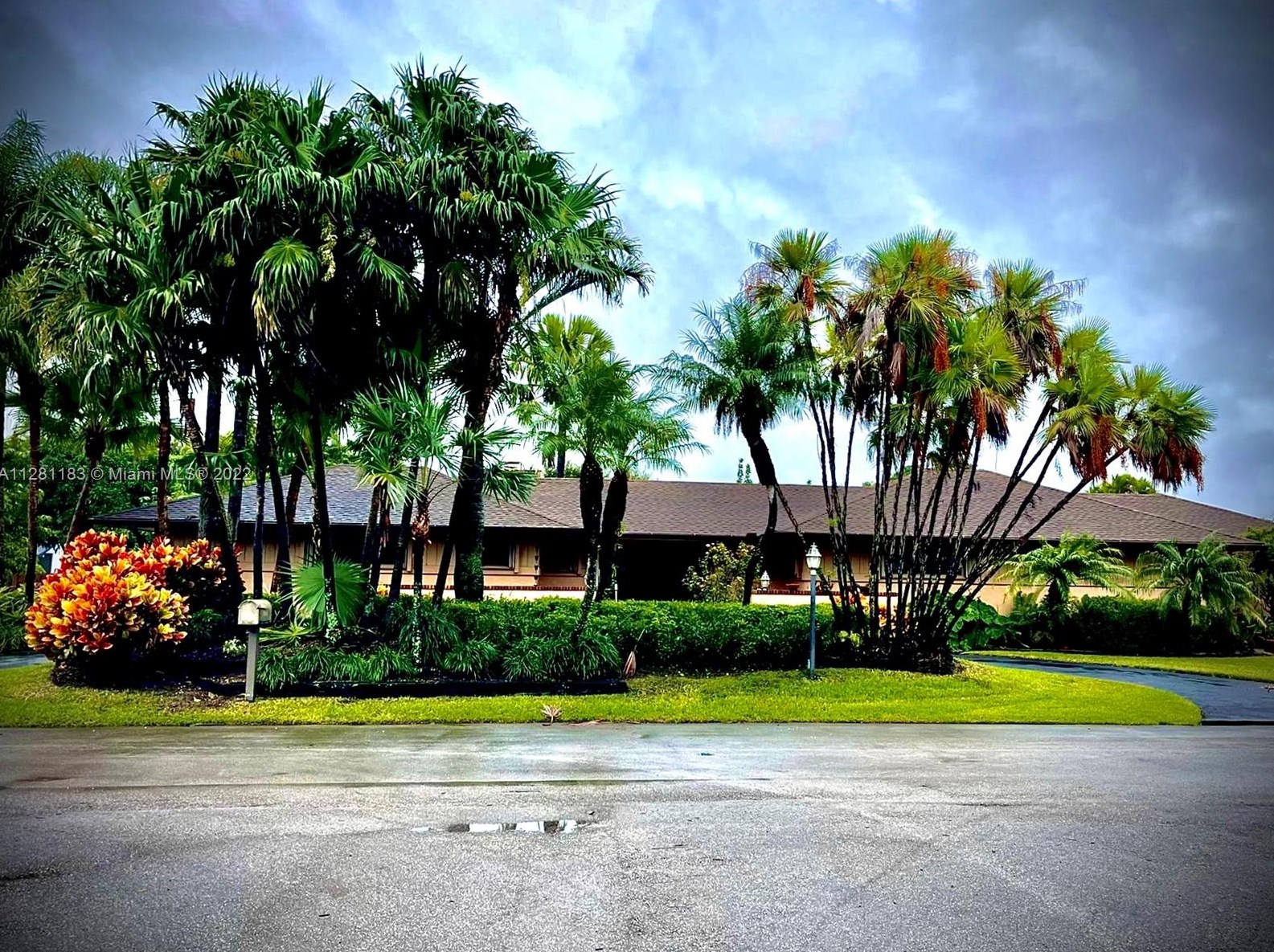 10404 128th Ter, Miami, FL 33176-5521