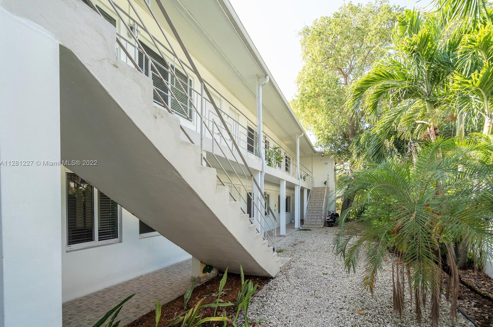 666 Ne 80th St Apt 8, Miami, FL 33138