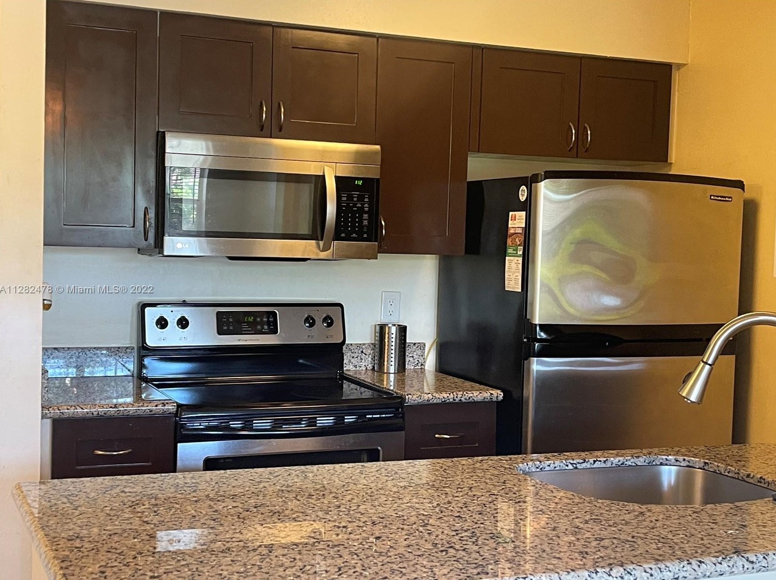 10428 8th St, Hollywood, FL 33026-3944
