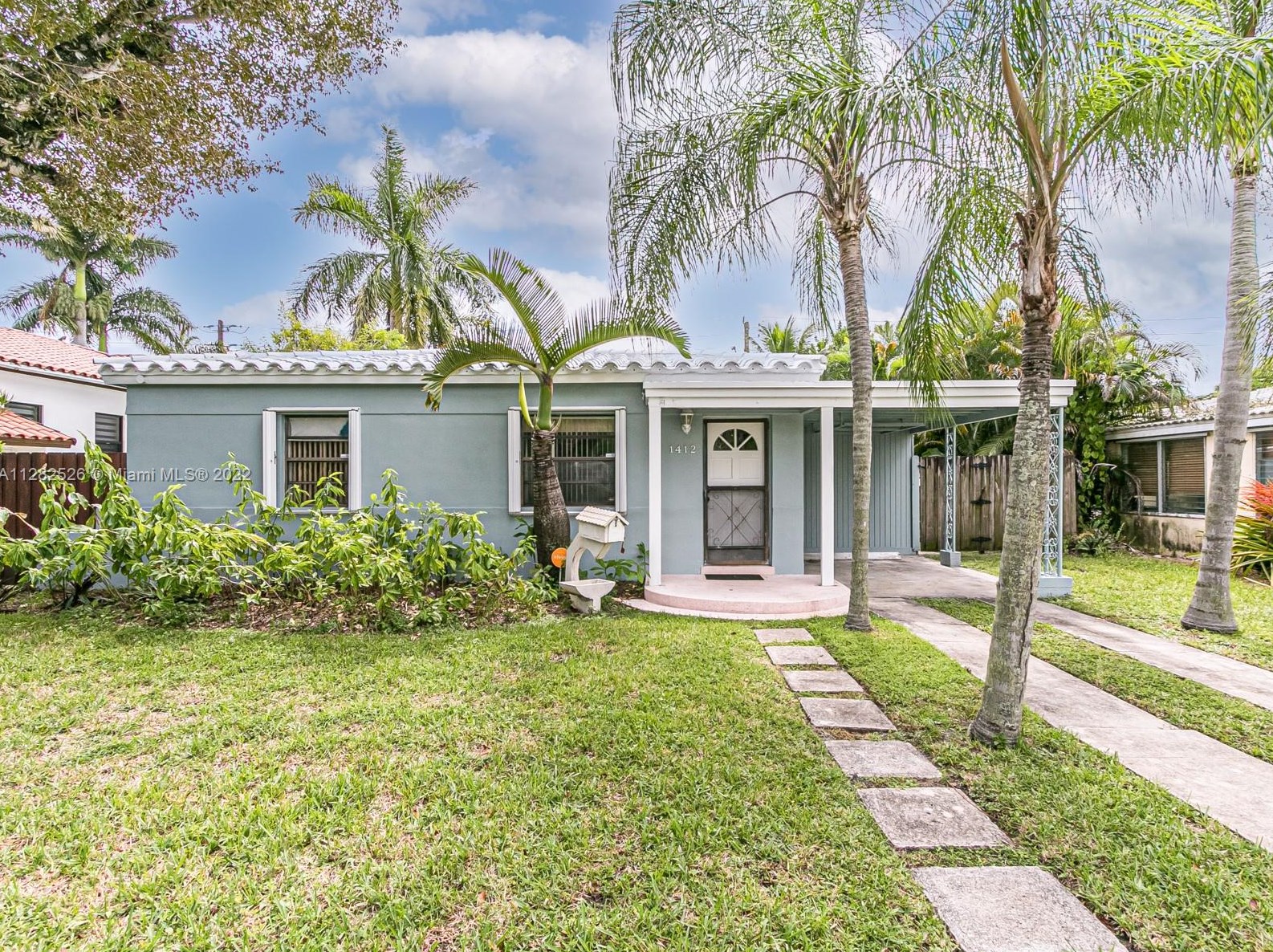 1412 Dewey St, Hollywood, FL 33020-6137