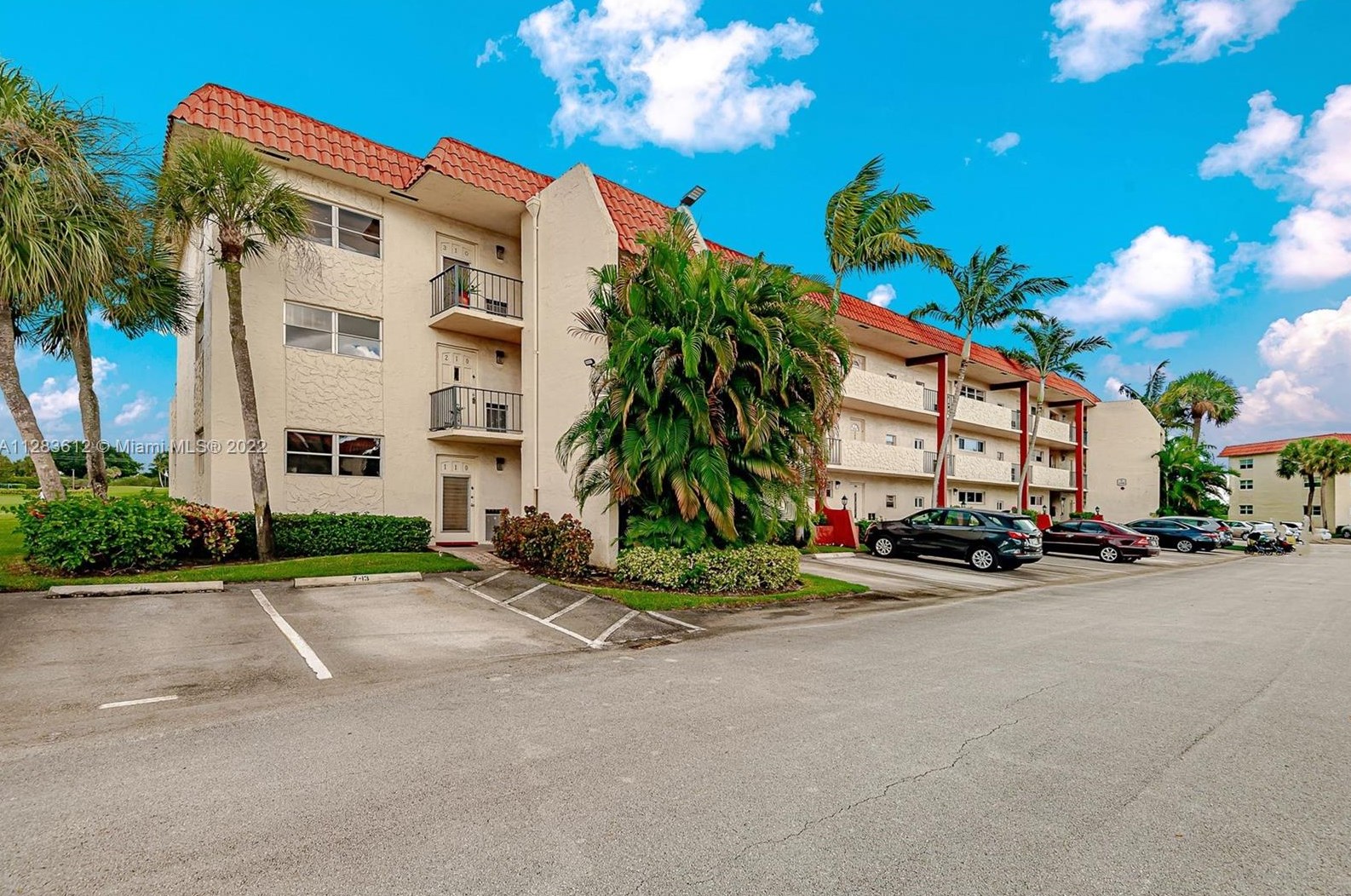 9300 Hollybrook Lake Dr, Hollywood FL  33025-1542 exterior