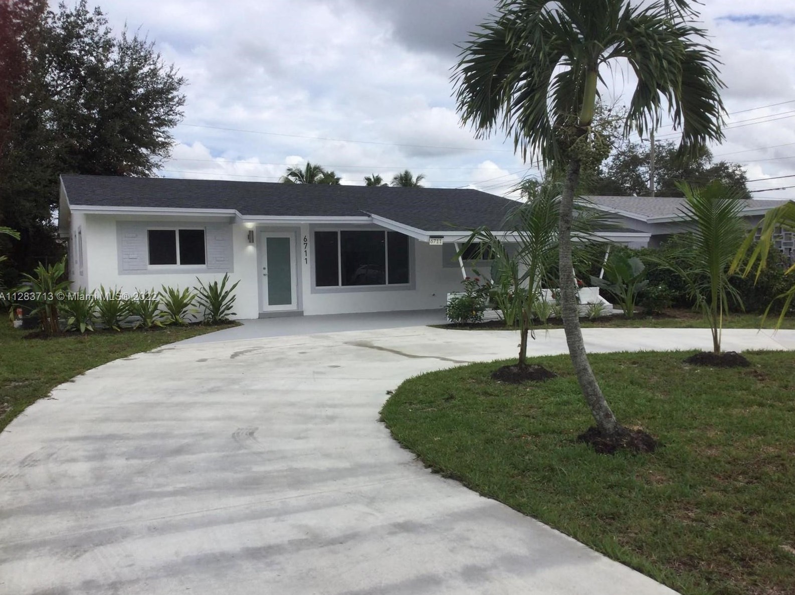 6711 Mcclellan St, Hollywood FL  33024-1829 exterior