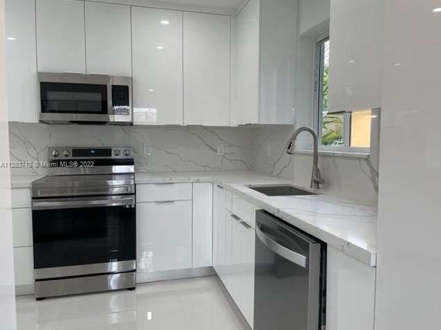 6711 Mcclellan St, Hollywood FL  33024-1829 exterior