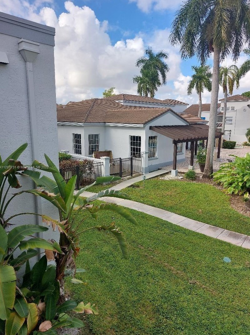 4658 97th Ct, Miami FL 33178-1976 exterior