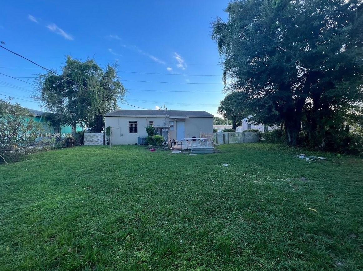2411 58th St, Miami, FL 33142-2327