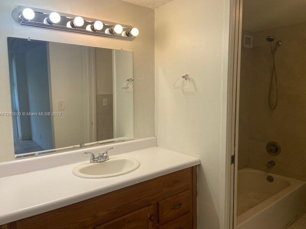 16919 Bay Rd, Miami FL 33160-4253 exterior