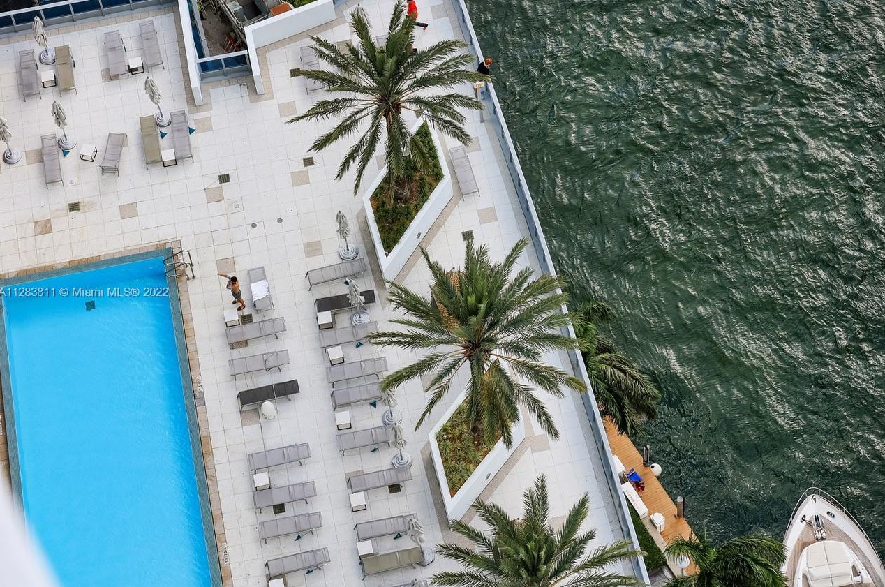 200 Biscayne Boulevard Way, Miami FL 33131-2154 exterior