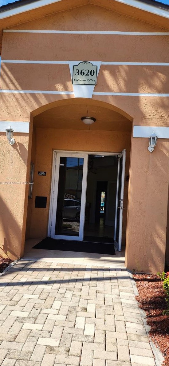 3670 N 56th Ave #725, Hollywood, FL 33021