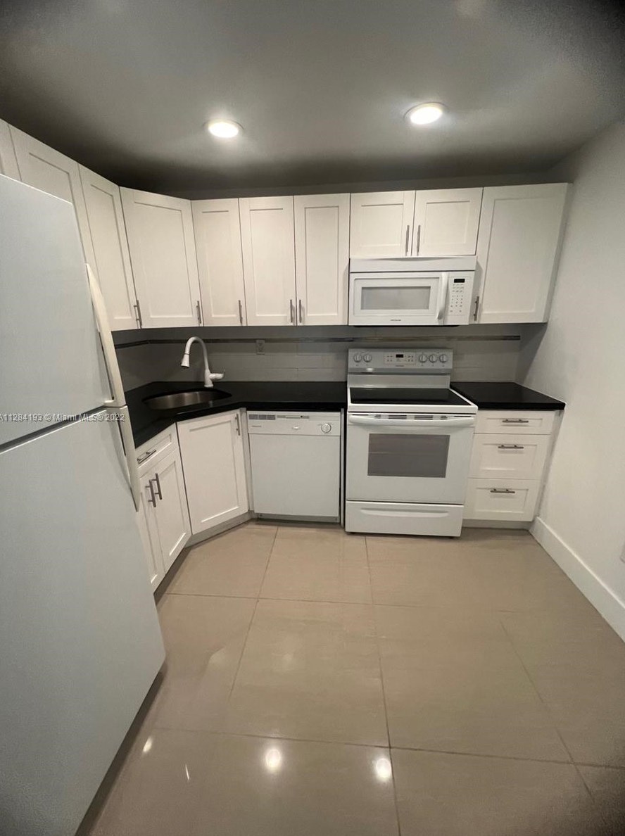 2345 Ne 135th St #207, Miami, FL 33181