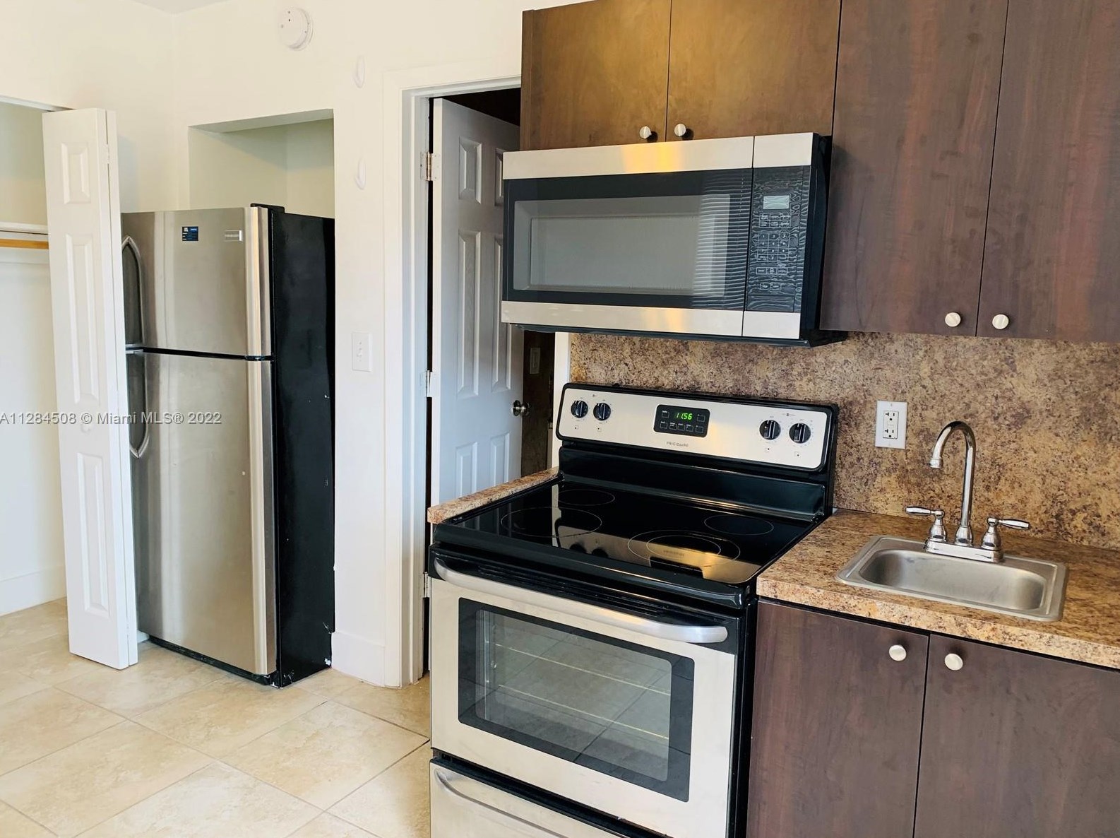 699 Ne 86th St #5a, Miami, FL 33138
