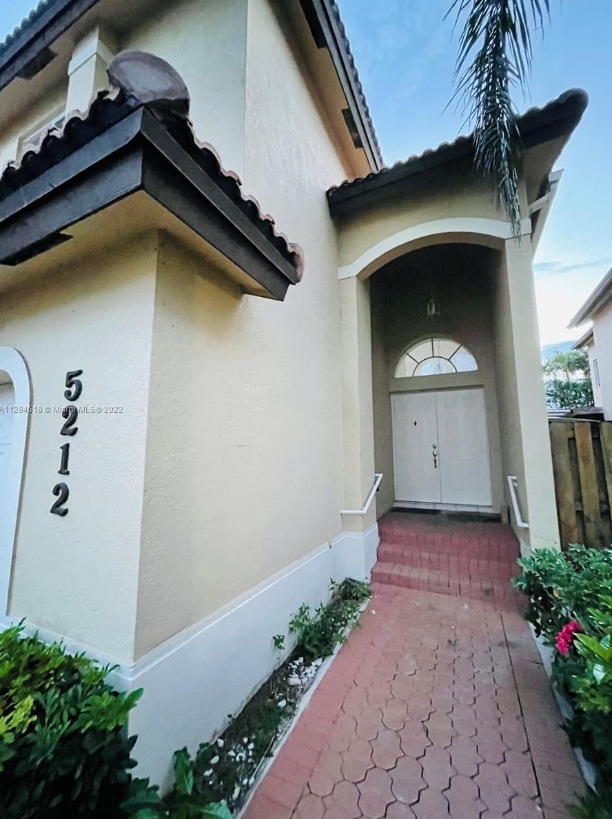 5212 Nw 112th Pl, Miami, FL 33178