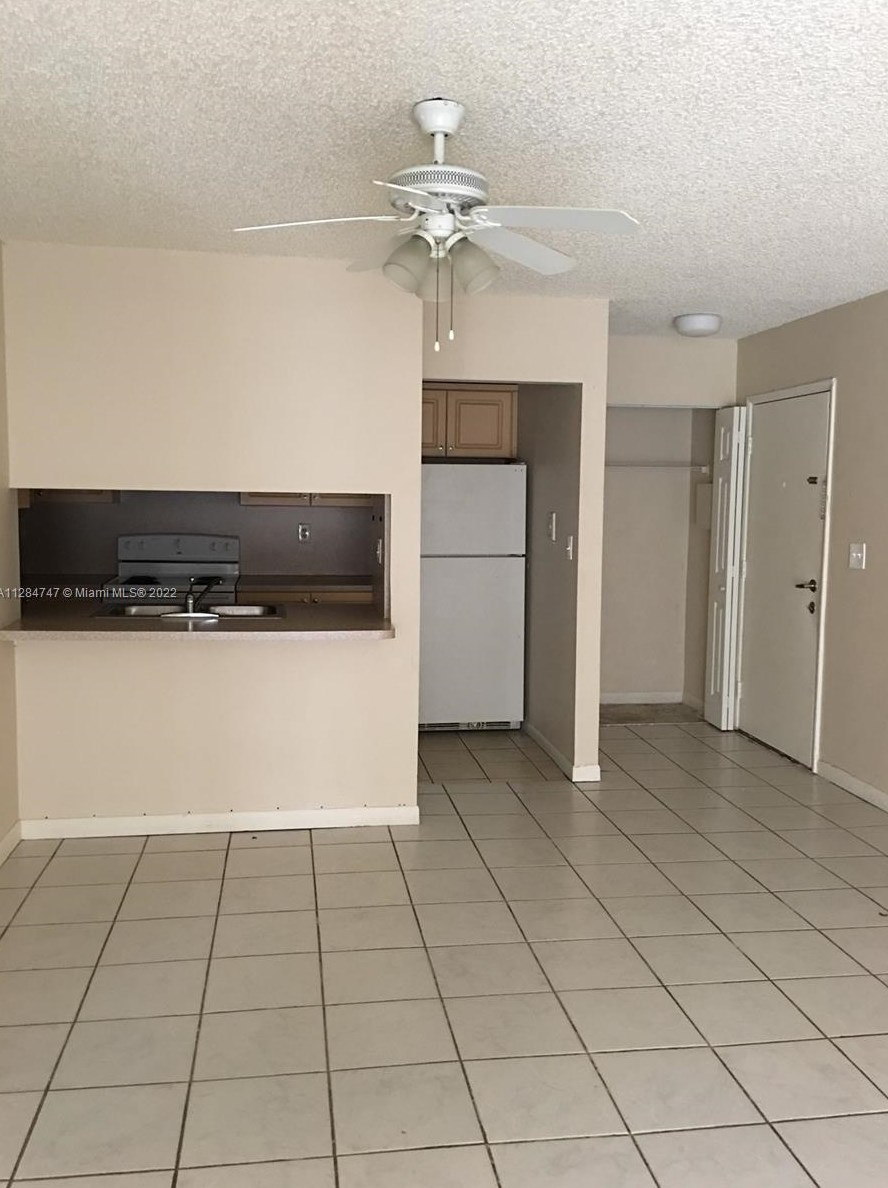 450 Park Dr, Miami, FL 33172-3906