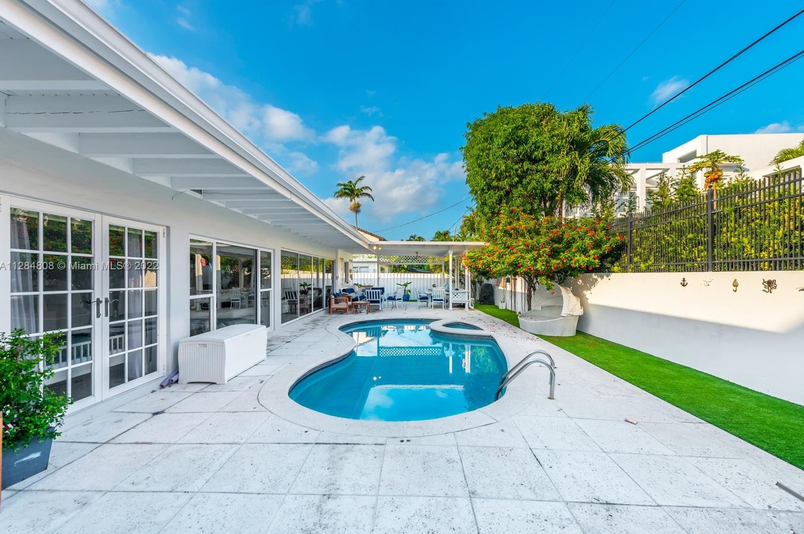 749 Ridgewood Rd, Miami, FL 33149-2423