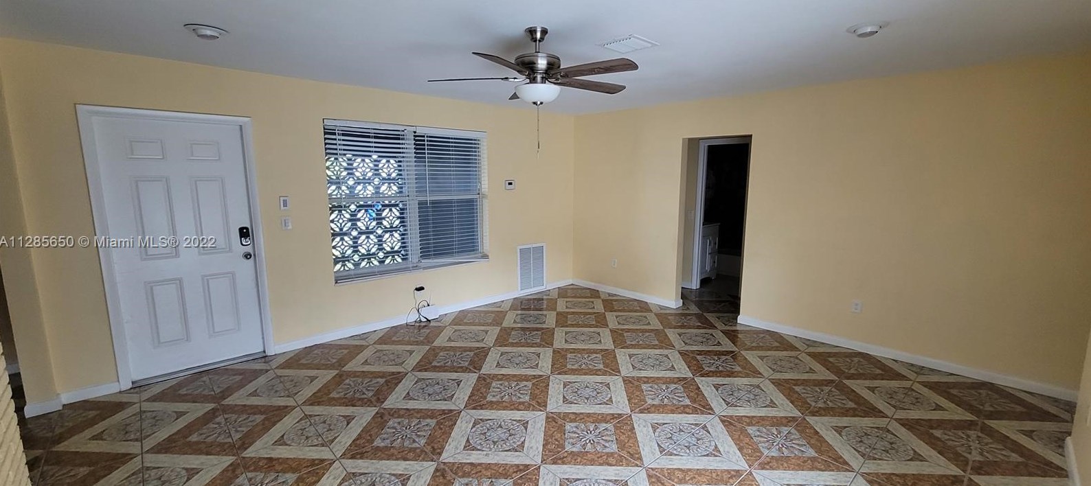 2400 Pine Tree Dr, Hollywood, FL 33023-4552