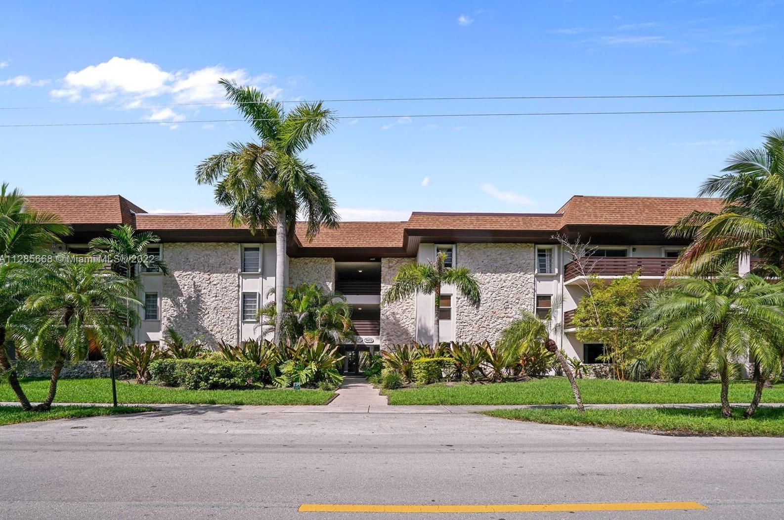 7487 82nd St, Miami FL 33143-7301 exterior