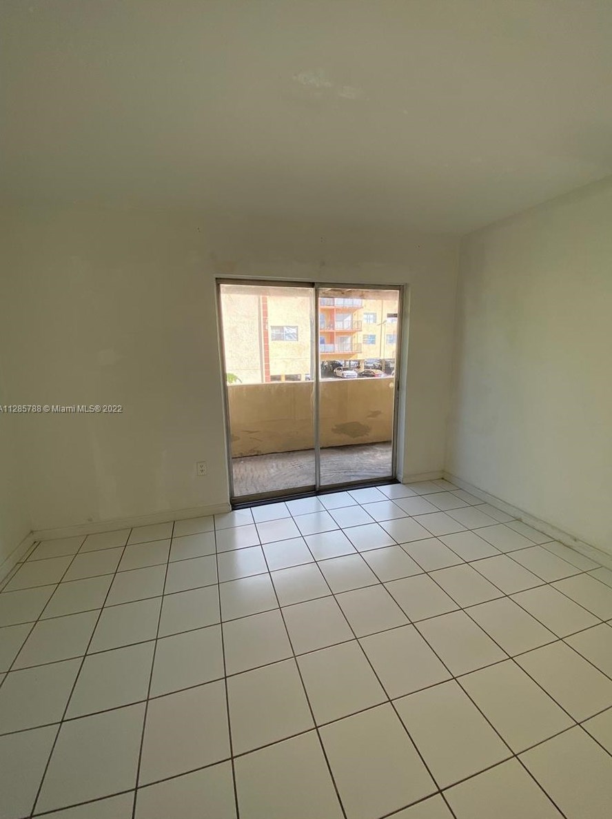 465 Royal Poinciana Blvd, Miami, FL 33166-7223