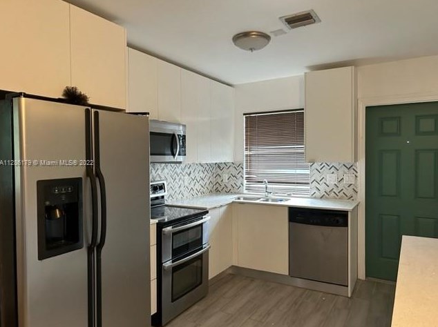 1331 211th St, Miami, FL 33179-1330